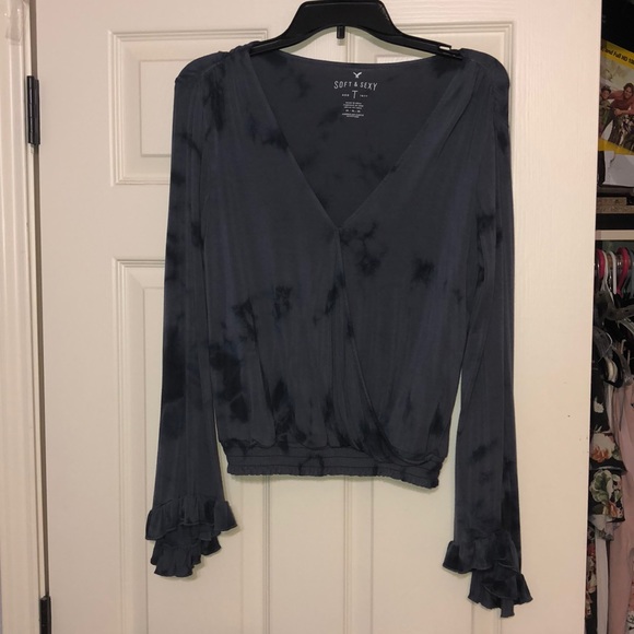 American Eagle Outfitters Tops - Long sleeve soft and sexy American Eagle shirt!